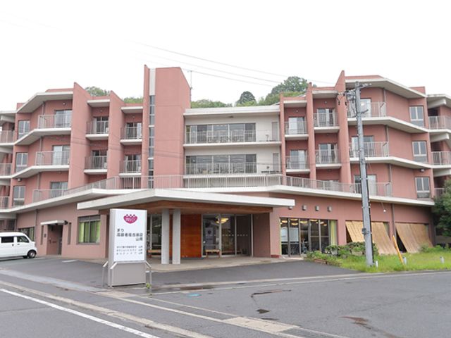 落ち着いた色合いの外観 外観 温かみのある設計が魅力の外観です。快適に働ける環境が整っています。