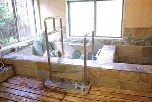 自然光が入る浴室