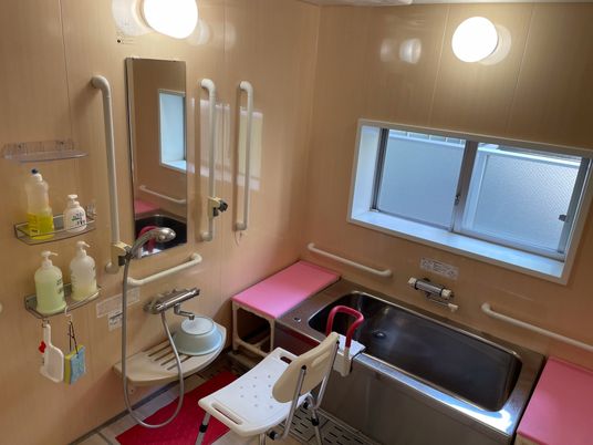 ゆったり洗面と浴槽の浴室