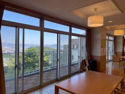 景色が見えるダイニングルーム