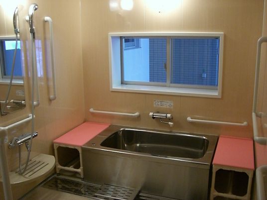 安全な介護用浴室