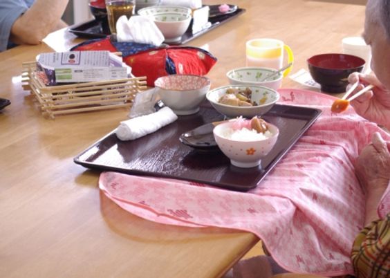 食事を楽しむ様子