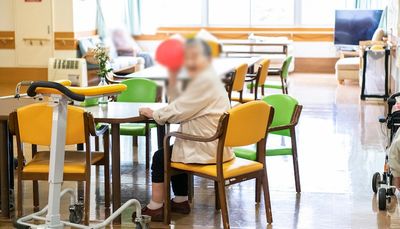 明るいラウンジ