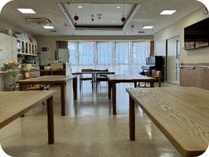 自然光あふれる食堂
