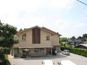 広々した建物の外観