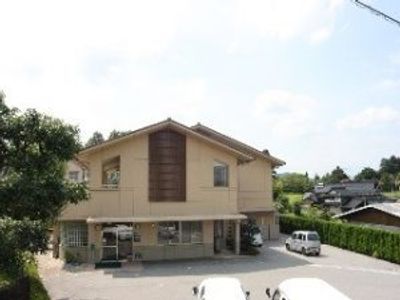 広々した建物の外観
