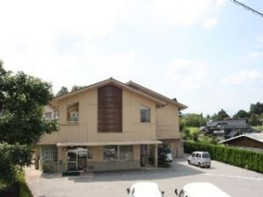 広々した建物の外観