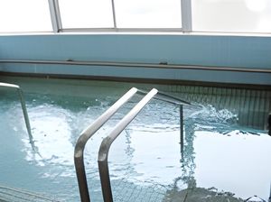 手すりのある浴室