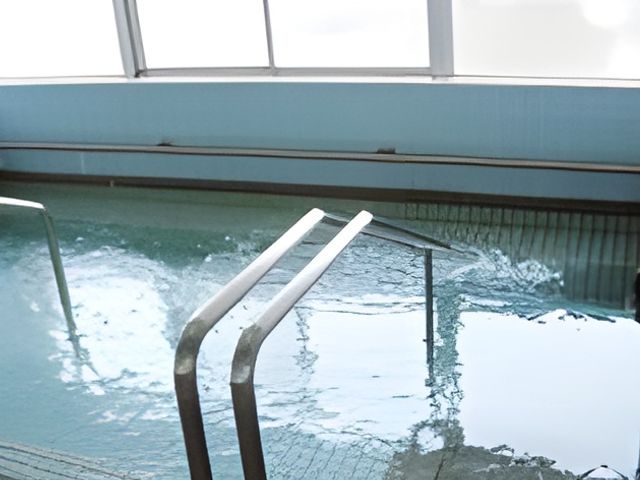 手すりのある浴室 浴室 手すりが設置された安全性の高い浴室です。開放感のある空間でリラックスできます。
