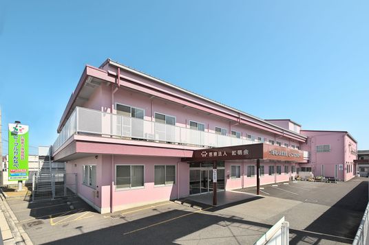 広々とした外観