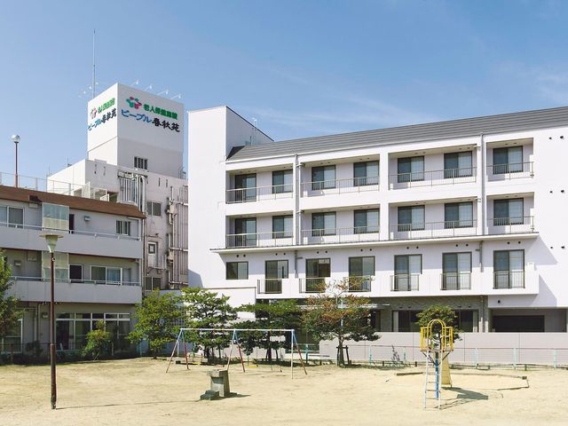 広々とした建物外観 外観 たくさんの自然に囲まれ、ゆったりとした環境で働くことができます。