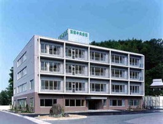 4階建ての外観  