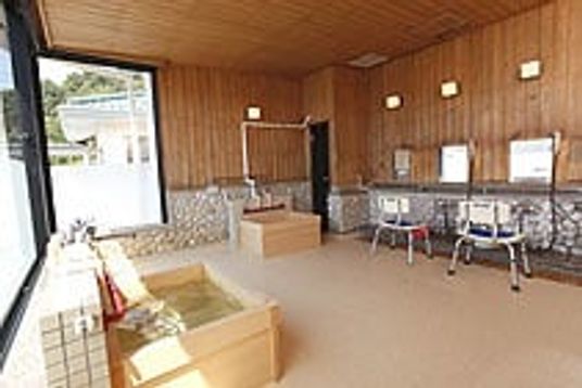 自然光が入る浴室