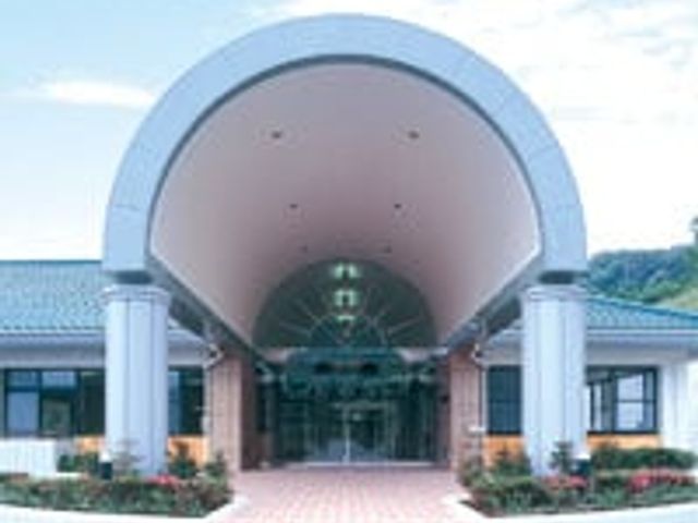 アーチ型の入口 エントランス 広々としたアーチ型のエントランスは、訪れる方を温かく迎え入れます。