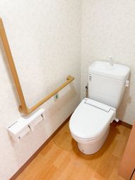 手すり付きトイレ