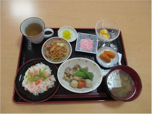 豊かな食事内容の食堂