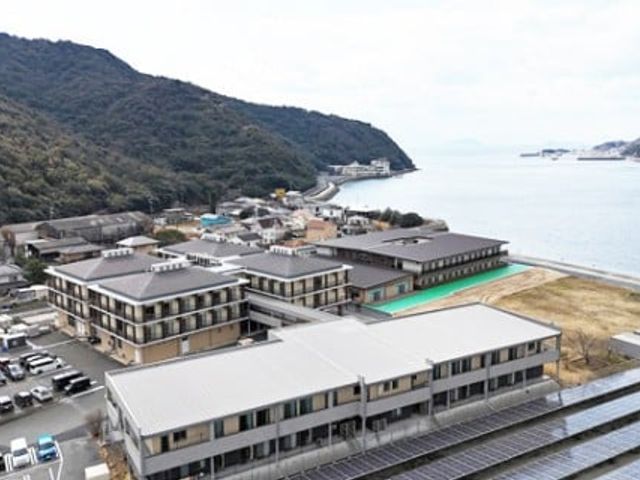 海沿いに建つ建物 外観 海岸に広がる景色を望む建物の外観です。自然環境を活かした立地が魅力です。
