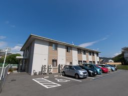 明るい外観の建物