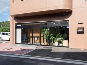 明るい玄関外観  
