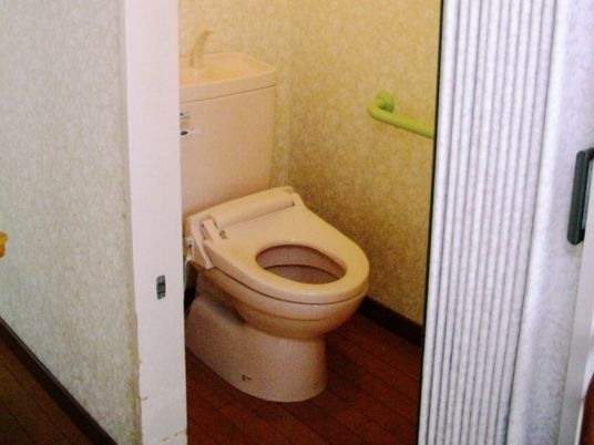 手すり付きトイレ  
