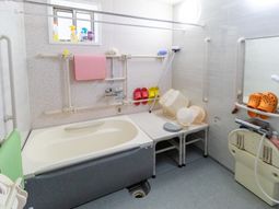 バリアフリーの浴室設備