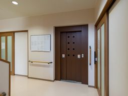 清潔感のあるエレベーターホール