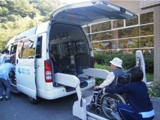 車両と乗車の様子