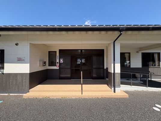 開放的なエントランス