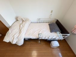 シンプルな寝室