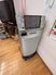 テレビとカラオケ機器のある部屋