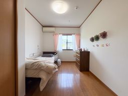 シンプルな寝室