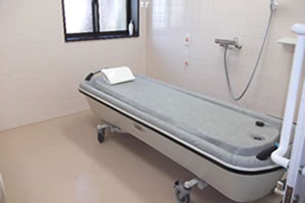 快適な浴槽がある浴室