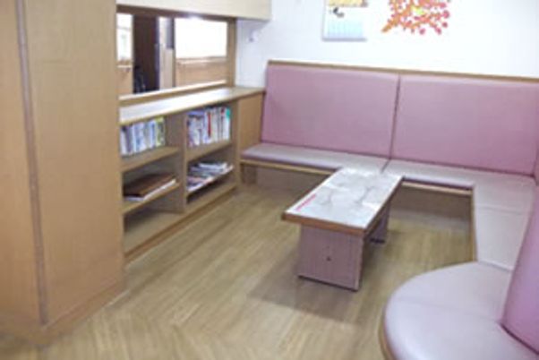 広々としたラウンジ