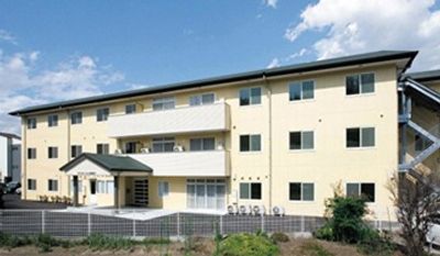 黄色い建物の外観