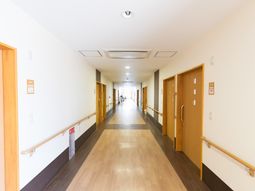 清潔感のある明るい廊下