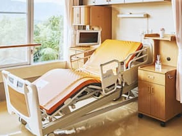 広い窓のある居室 居室 自然光がたっぷり入る居室は、明るく快適な環境で過ごせます。リラックスに最適です。