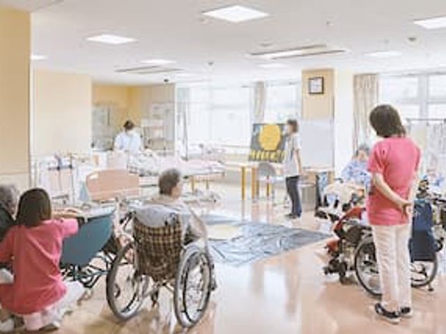 自然光が差し込むリビング リビング 自然光が差し込む、開放的なリビングです。車椅子の方もリラックスして過ごせます。