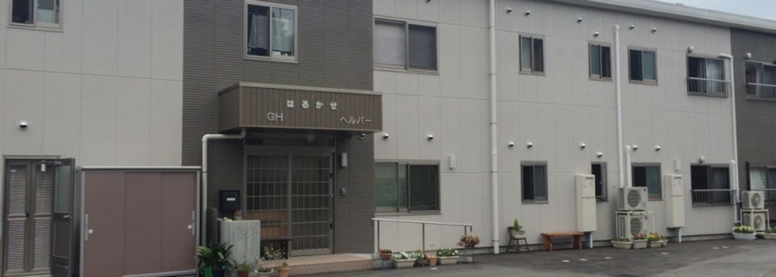 シンプルな建物の外観
