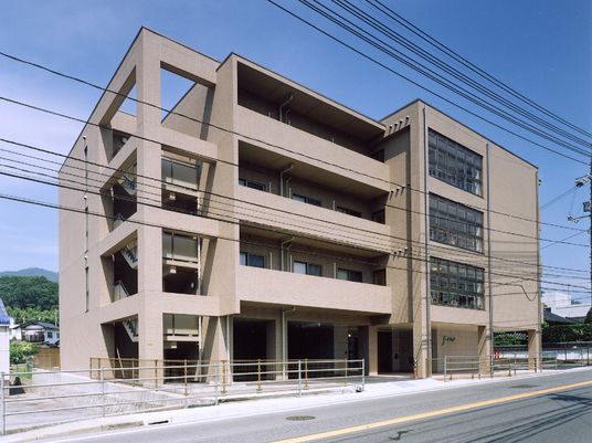 モダンな建物の外観