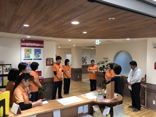 スタッフが集まるロビー  