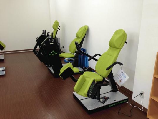 運動器具が並ぶ機能訓練室