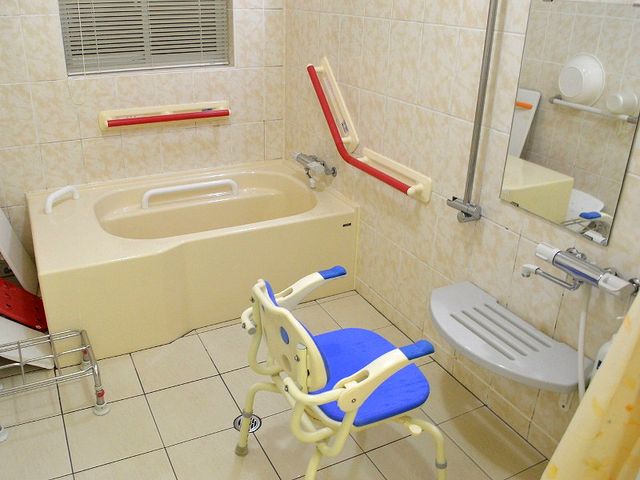 ゆったりとした浴室 浴室 バリアフリー設計の浴室です。安全に配慮された設備が整っていますので、安心して利用できます。