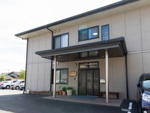 清潔感のある建物のエントランス