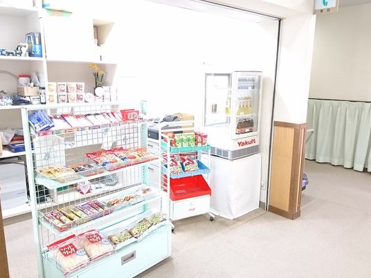 売店横の休憩室  