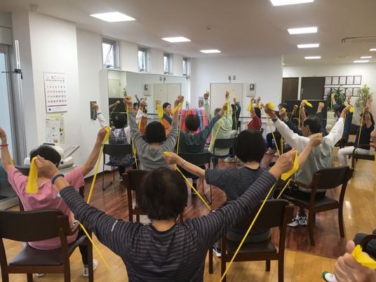 体操が行われる機能訓練室