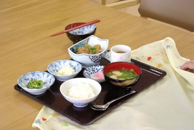 食事が並ぶテーブル