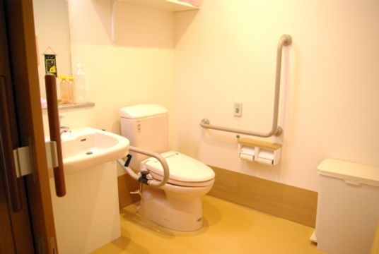 優しい色合いのトイレ