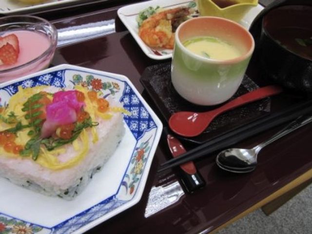 彩り豊かな和食セット 食事 栄養バランスが考えられた和食メニューです。見た目も美しく、毎日の食事が楽しみになります。