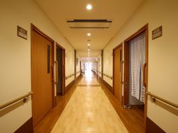 清潔で明るい廊下