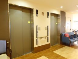 温もりのあるエレベーターホール